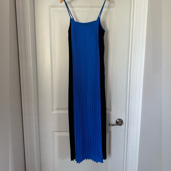 Banana Republic Dresses & Skirts - Banana Republic Pleated Dress